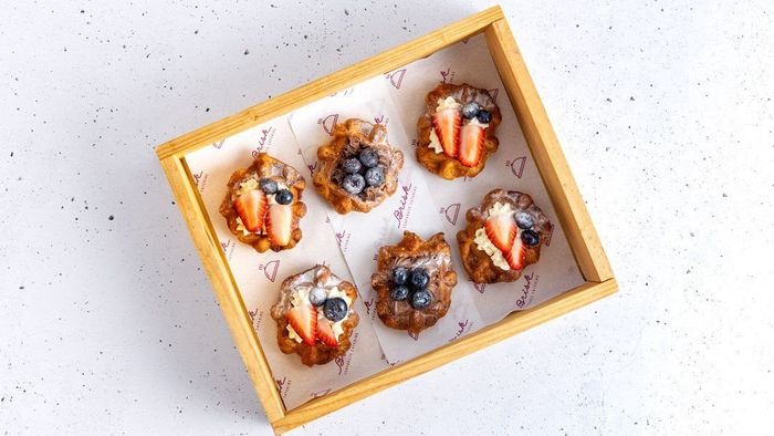 Mini Waffles with Nutella and Strawberries